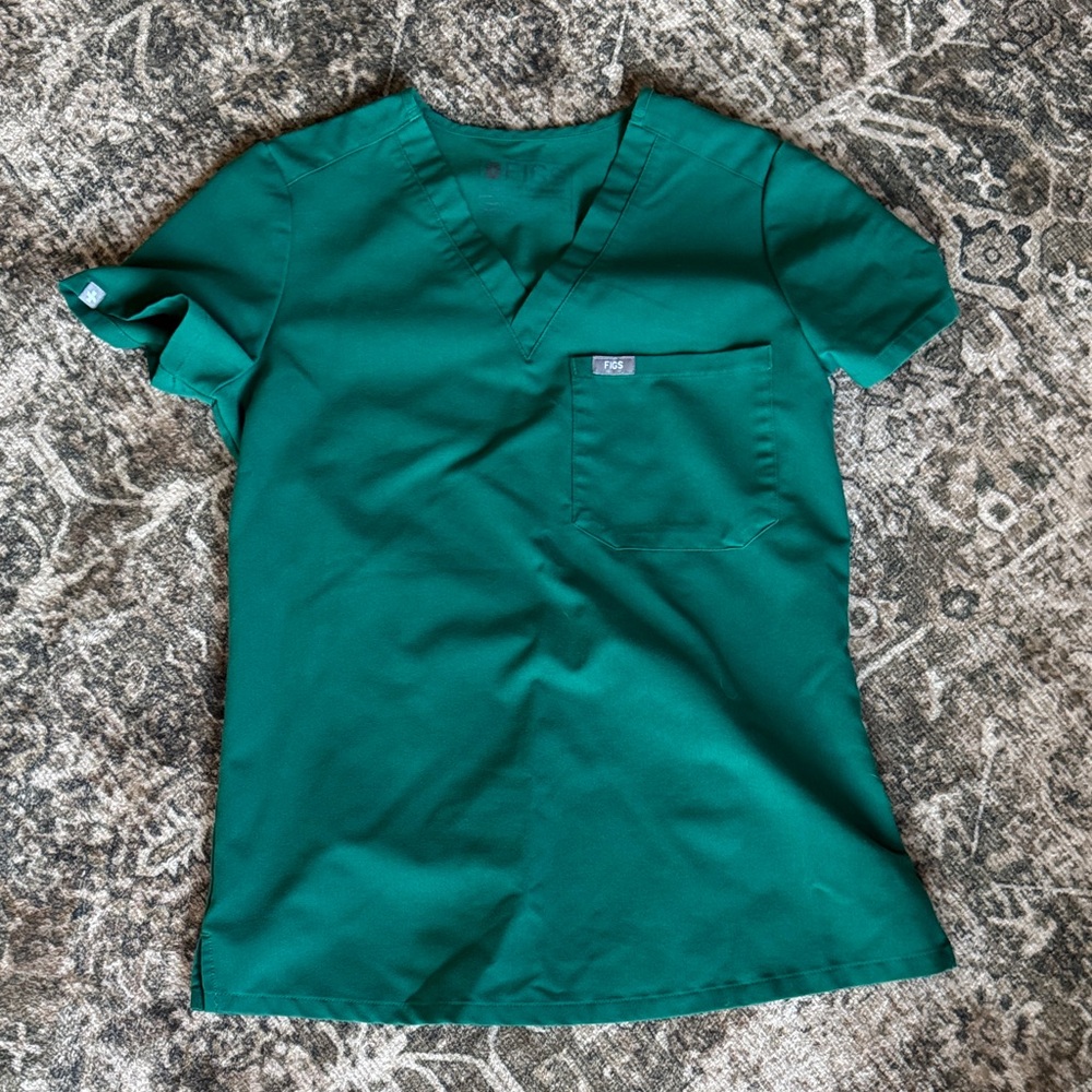 Figs scrub top